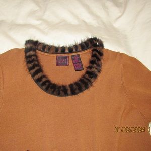 Size large ladies top with faux fur collar